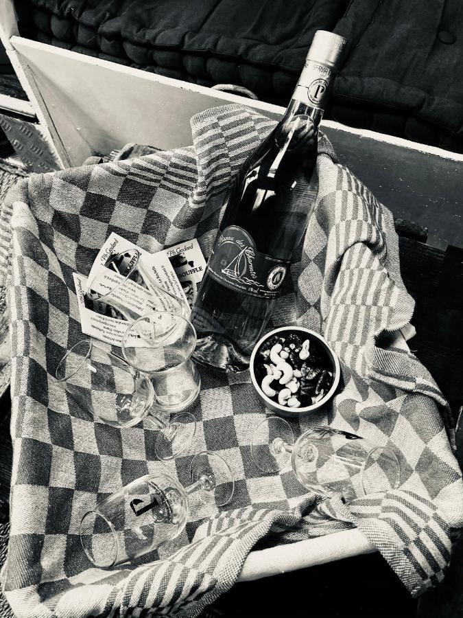 Nuit Insolite Sur Un Voilier Au Coeur De La Rochelle La Rochelle  Exterior photo